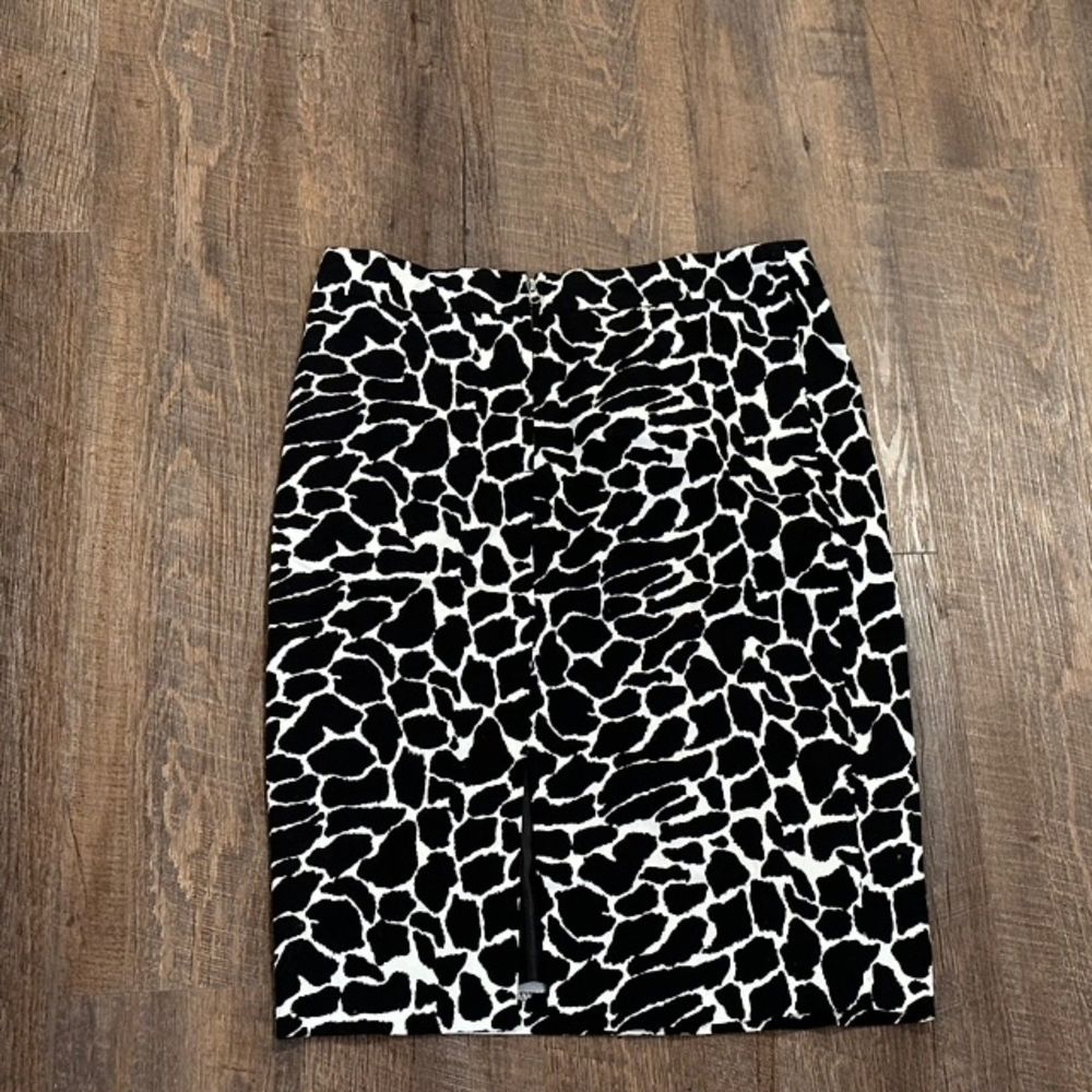 Emmelee Womens Pencil Skirt Size Small Black White Animal Print Zip up New